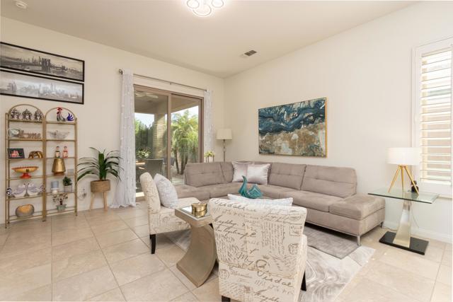 81907 Avenida Bahia, Indio CA: https://media.crmls.org/mediaz/496a542c-2fa0-4e7b-ab31-6abd4e8e9cb8.jpg