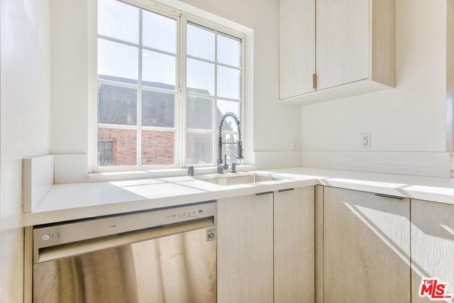 158 N Edgemont Street, Los Angeles CA: https://media.crmls.org/mediaz/496a7785-e280-4708-8f0a-557fdfca440f.jpg