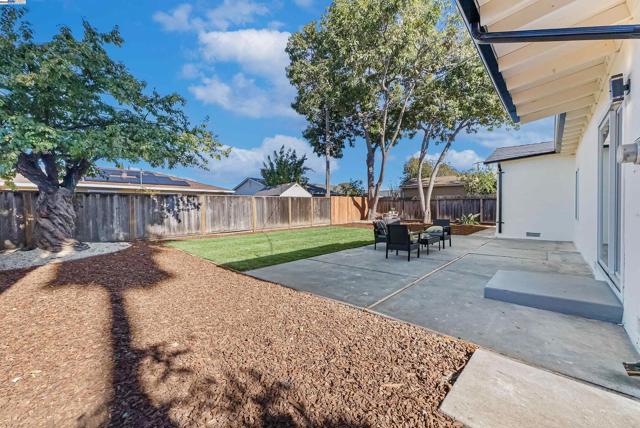 39850 Sundale Dr., Fremont CA: https://media.crmls.org/mediaz/496a9841-d022-4ef8-9b02-e1a1e48b7d1a.jpg