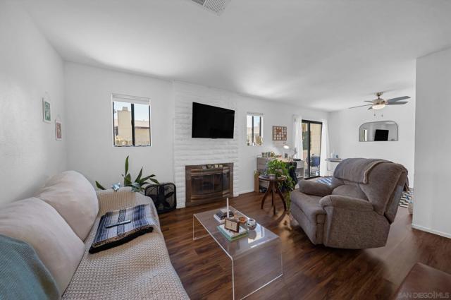 970 Marlin Dr, Vista CA: https://media.crmls.org/mediaz/496aa591-ff28-4ba7-a3eb-16e14f40d552.jpg