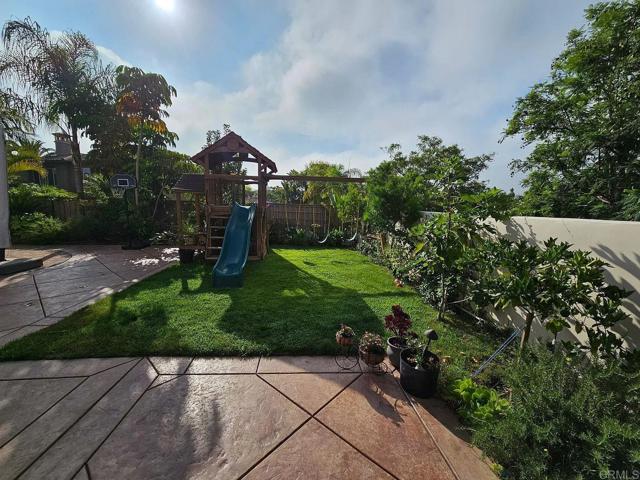 2856 Falling Waters Court, Chula Vista CA: https://media.crmls.org/mediaz/496abb1d-970c-4d5d-9e69-3064434f98fa.jpg