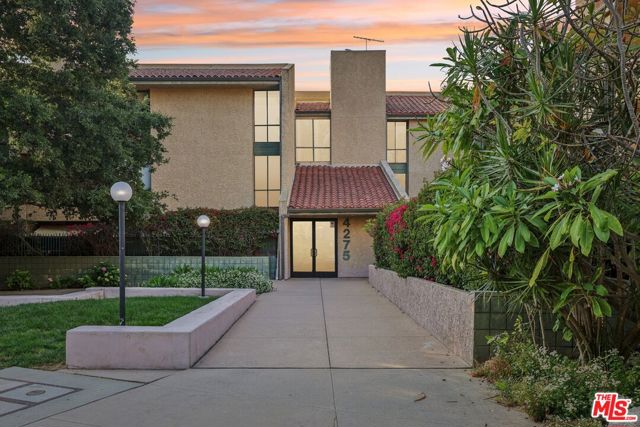 4275 Via Arbolada, Los Angeles CA: https://media.crmls.org/mediaz/496b3a90-cc61-47ee-b773-cfa49575185e.jpg