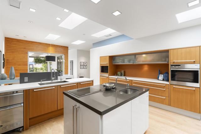 Detail Gallery Image 22 of 58 For 6028 Beaumont Ave, La Jolla,  CA 92037 - 5 Beds | 4 Baths