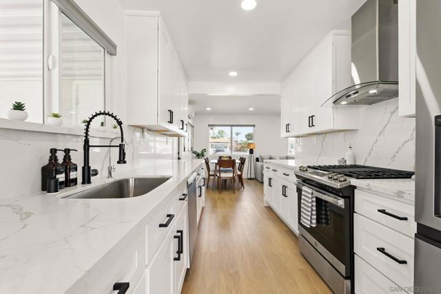 4862 Kesling Ct, San Diego CA: https://media.crmls.org/mediaz/496b8f66-6bf5-4380-9bb8-1a4b862e78eb.jpg