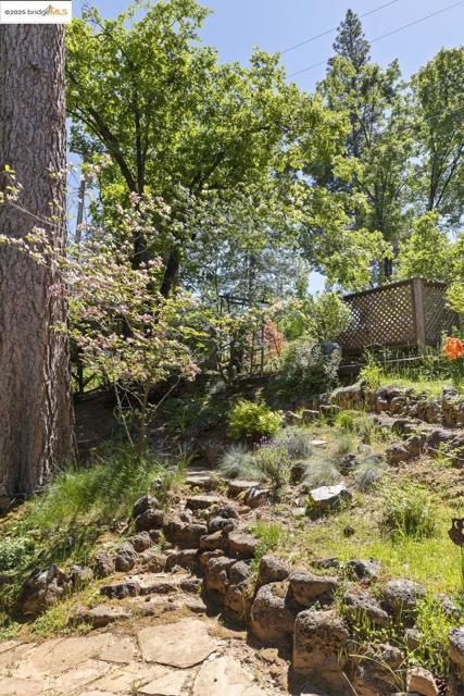 20581 Gerber Rd, Tuolumne CA: https://media.crmls.org/mediaz/496ba867-61e6-481e-9dbf-83aeee51adc4.jpg
