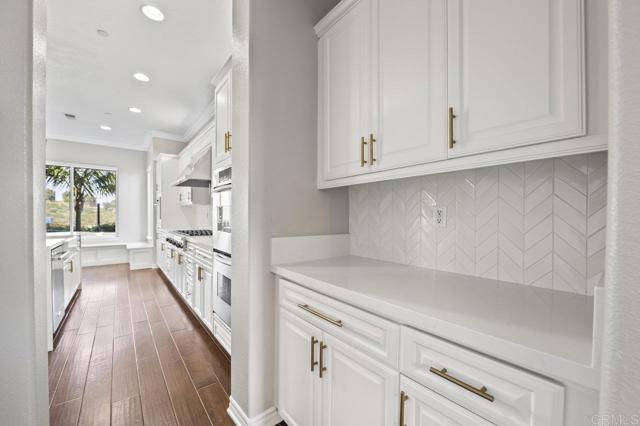 Detail Gallery Image 14 of 75 For 1717 Playa Vista, San Marcos,  CA 92078 - 4 Beds | 4 Baths