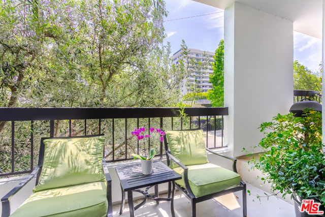9033 Vista Grande Street, West Hollywood CA: https://media.crmls.org/mediaz/496cc18a-e11f-472d-9d4e-0b1a3da8bb63.jpg