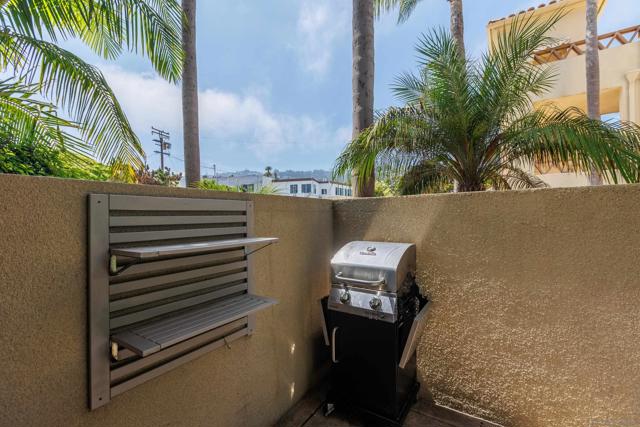 8132 Camino Del Sol, La Jolla CA: https://media.crmls.org/mediaz/496cf3d9-7908-48ec-a79e-51d30ac5a446.jpg