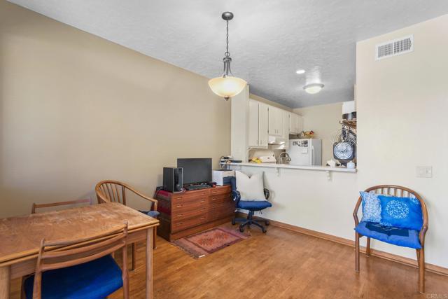 Detail Gallery Image 12 of 23 For 6151 Calle Mariselda #302,  San Diego,  CA 92124 - 2 Beds | 2/1 Baths