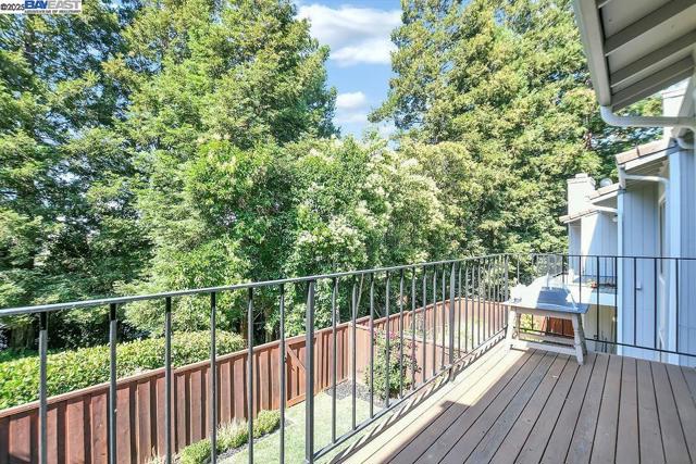 235 Via Pinada Ln, Martinez CA: https://media.crmls.org/mediaz/496d91e4-d2c0-42e5-8c66-7babeecc988f.jpg