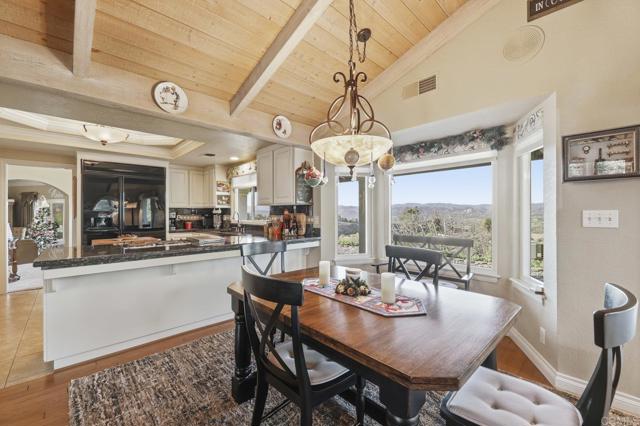 1524 Zutano Lane, Fallbrook CA: https://media.crmls.org/mediaz/496d94f8-d0ec-4a0a-90fa-e1dc7988dfcf.jpg