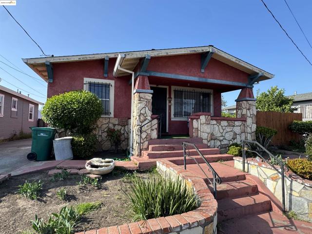 1953 102nd Ave, Oakland CA: https://media.crmls.org/mediaz/496da9be-b705-45e8-b57f-25fc88d676d3.jpg