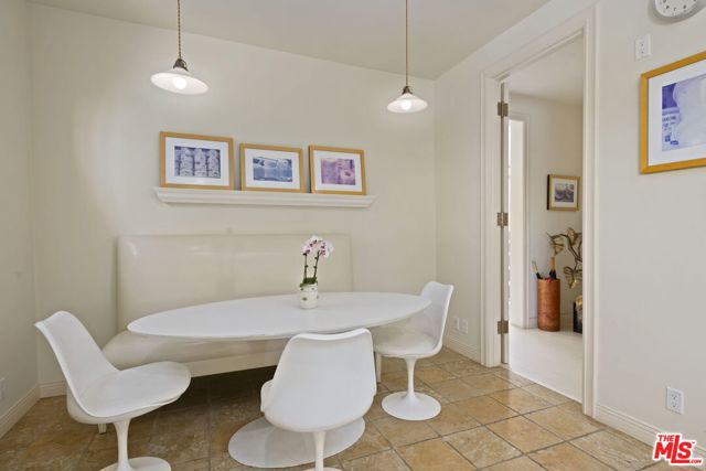 1634 Gilcrest Drive, Beverly Hills CA: https://media.crmls.org/mediaz/496db43c-0d04-4c05-9851-84de8526fe26.jpg
