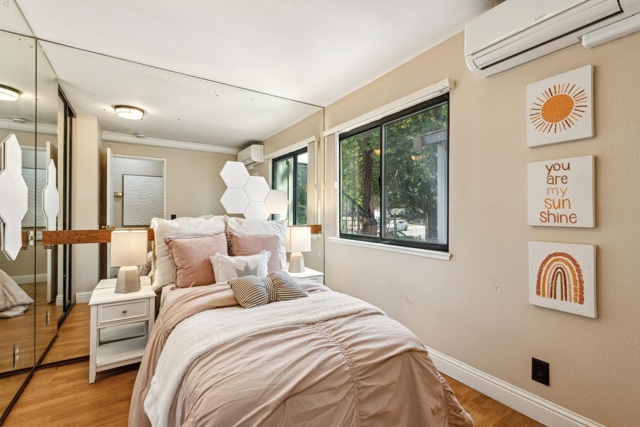 213 Ladera Plz, Union City CA: https://media.crmls.org/mediaz/496dc190-7710-497f-bd27-087acbc70c15.jpg