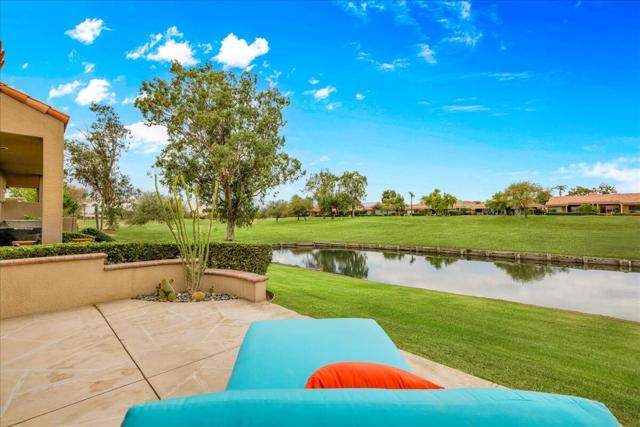 18 Hilton Head Drive, Rancho Mirage CA: https://media.crmls.org/mediaz/496ed0b1-8804-464d-9aa5-9bddc1fb8dcd.jpg