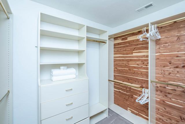Detail Gallery Image 14 of 21 For 1210 Cypress Dr, Vista,  CA 92084 - 5 Beds | 4 Baths
