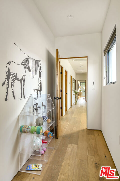 2656 32nd Street, Santa Monica CA: https://media.crmls.org/mediaz/496efebc-f226-4046-8298-9a7017099364.jpg