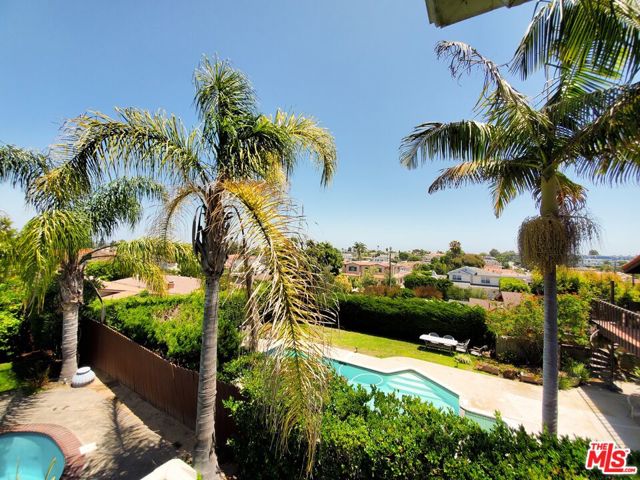 1643 5th Street, Manhattan Beach, California 90266, 4 Bedrooms Bedrooms, ,2 BathroomsBathrooms,Single Family Residence,For Sale,5th,24430795