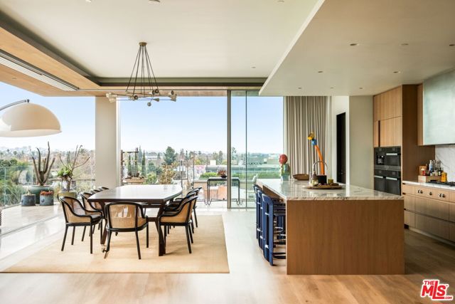8899 Beverly Boulevard, Los Angeles CA: https://media.crmls.org/mediaz/496fdc02-048f-4ace-949c-1152844a7677.jpg