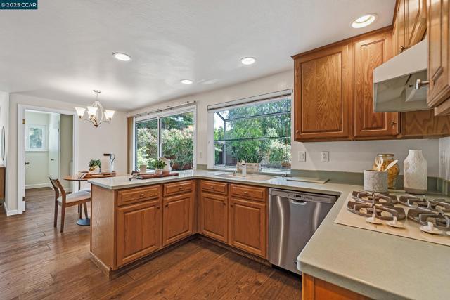 222 Scotts Mill Ct, Danville CA: https://media.crmls.org/mediaz/496fe704-842c-4cd4-8cab-d384da03b058.jpg
