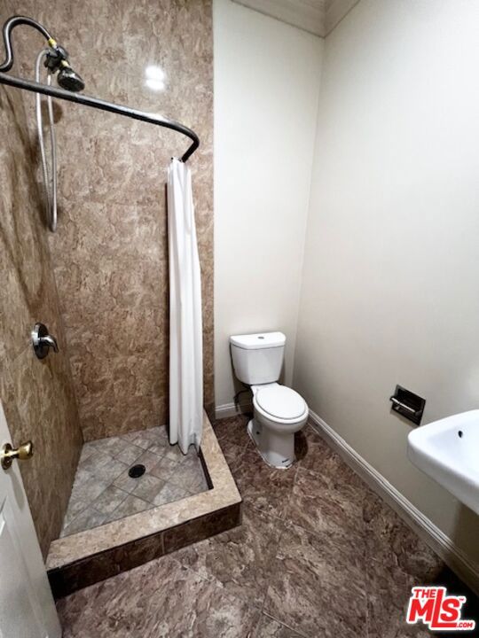 https://media.crmls.org/mediaz/4971e8c5-1d6b-493d-9132-14fc813ea903.jpg?preset=X-Large