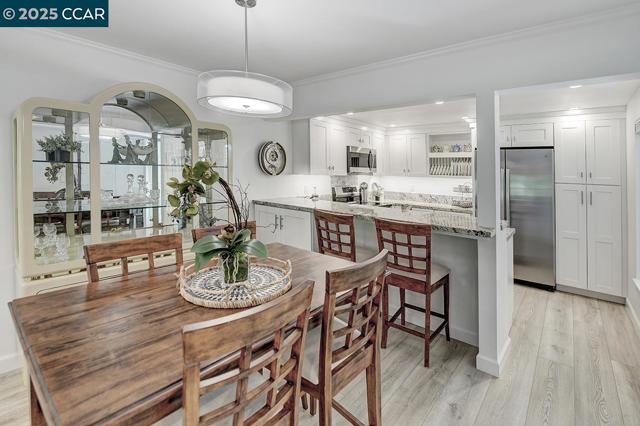 2017 Oakmont Way, Walnut Creek CA: https://media.crmls.org/mediaz/49727940-93d7-4cb1-8625-16ac198ae889.jpg
