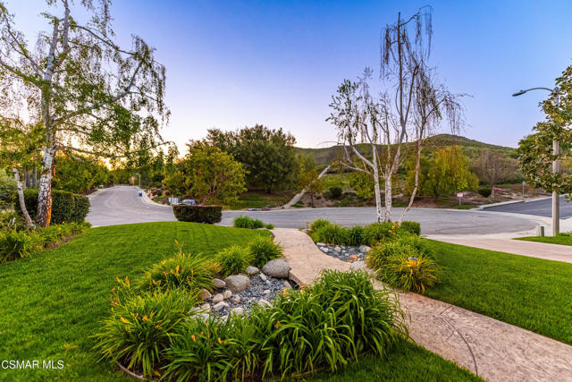 1008 N Country Club Drive, Simi Valley CA: https://media.crmls.org/mediaz/4972b1fd-3d86-4f84-8ec7-6590dd85c02f.jpg