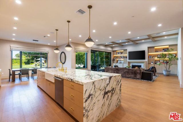 5084 Valjean Avenue, Encino CA: https://media.crmls.org/mediaz/4972ccfd-1d3b-466e-87af-5ed22d4921f1.jpg