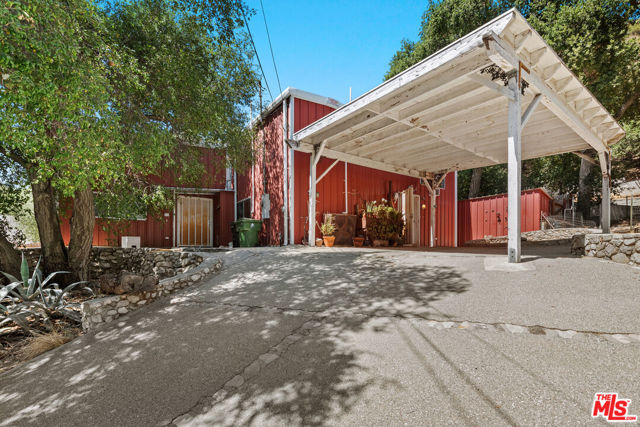 6349 Blanchard Canyon Road, Tujunga CA: https://media.crmls.org/mediaz/4973764f-f5e5-4b7c-b857-246c95863605.jpg