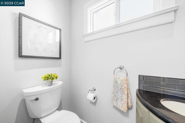 708 Pomona Ave, El Cerrito CA: https://media.crmls.org/mediaz/4973a99a-cfe6-49fd-9488-9d433a7297ea.jpg
