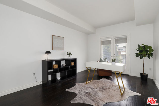 1862 S Bentley Avenue, Los Angeles CA: https://media.crmls.org/mediaz/4973b3d6-66fc-49bf-b749-117d204b1c72.jpg