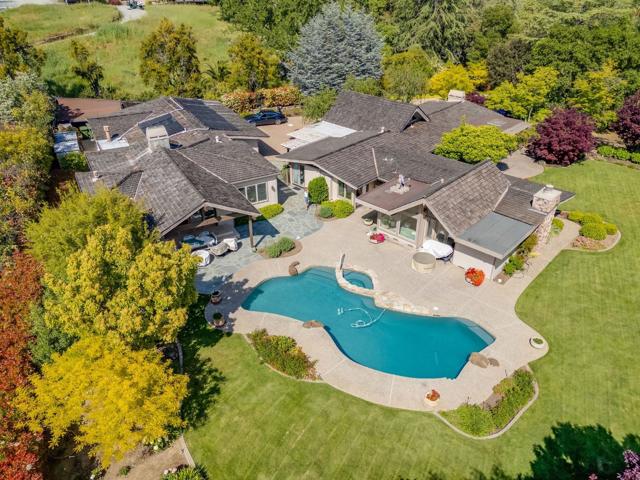 86 Belbrook Way, Atherton CA: https://media.crmls.org/mediaz/4973e9f2-3e3b-455a-8d52-fc876df7ce92.jpg