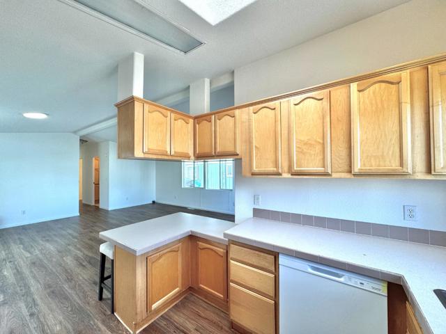 23 Sea Breeze Drive, Half Moon Bay CA: https://media.crmls.org/mediaz/4973ebf6-7b73-4f06-8bad-e8799b942de3.jpg