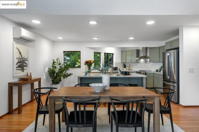 2112 Manzanita Dr, Oakland CA: https://media.crmls.org/mediaz/4974811c-adc5-47a3-b0c9-01486c51a415.jpg