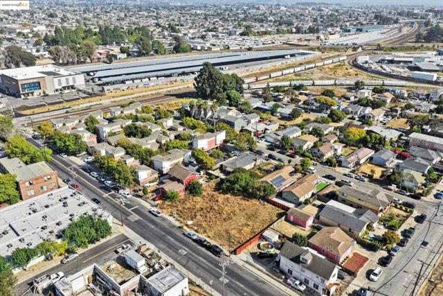 724 Chesley Ave, Richmond CA: https://media.crmls.org/mediaz/4974ba92-511b-44ab-85a4-6113a343a58a.jpg