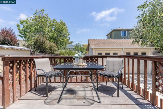837 San Carlos Ave, Albany CA: https://media.crmls.org/mediaz/49755533-0fa4-4ac3-814c-fc35caed9365.jpg