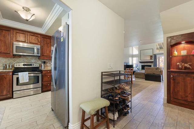 17706 Villamoura Dr, Poway CA: https://media.crmls.org/mediaz/49764666-1dda-43be-81f2-1f80dabd46cc.jpg