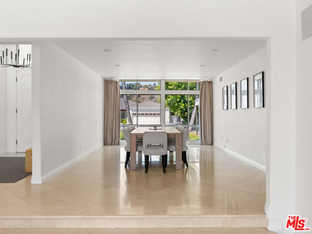 9606 Arby Drive, Beverly Hills CA: https://media.crmls.org/mediaz/49769ebc-ac5b-4adb-8f55-62a864cf15ee.jpg