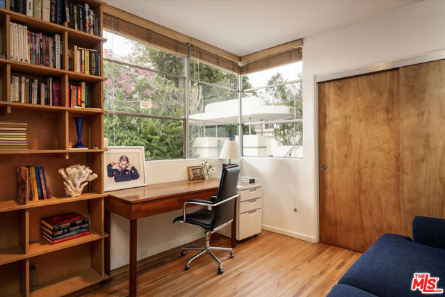 947 N Martel Avenue, Los Angeles CA: https://media.crmls.org/mediaz/4976b015-74d6-4a24-8db6-a9b9154c7fcb.jpg