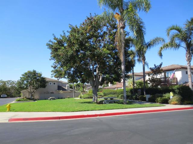 6445 LILIUM Lane, Carlsbad CA: https://media.crmls.org/mediaz/49772148-1778-4495-8d0f-2a2b71004344.jpg