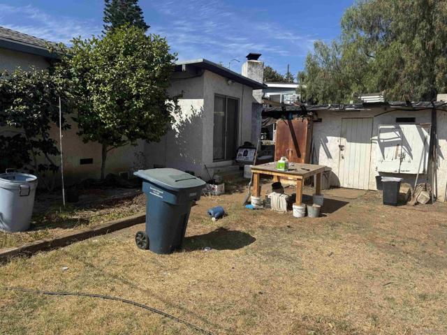 918 E 3rd Avenue, Escondido CA: https://media.crmls.org/mediaz/4977579e-4573-4efd-a845-eace29c50a13.jpg