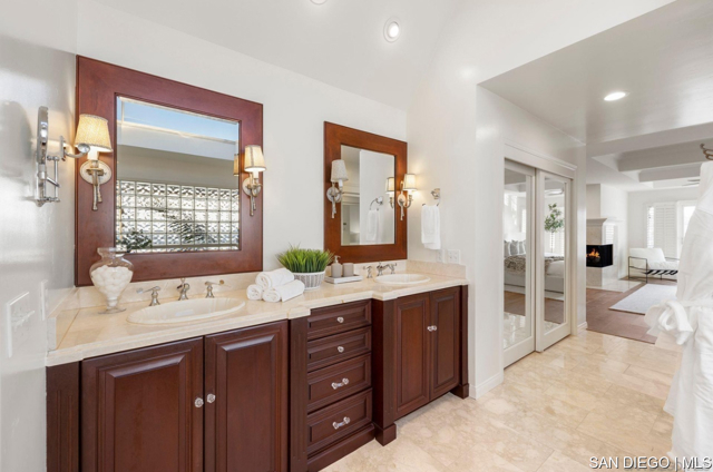 12 Buccaneer WAY, Coronado CA: https://media.crmls.org/mediaz/497781ee-3f68-4068-ac50-5228f70c8c3e.jpg