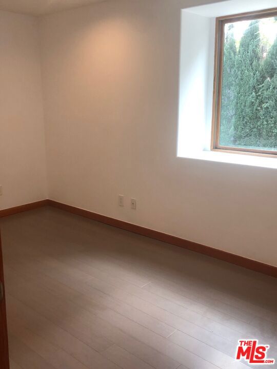 128 S Carson Road, Beverly Hills CA: https://media.crmls.org/mediaz/49779f03-cd6e-4766-9076-6223b867e1ce.jpg