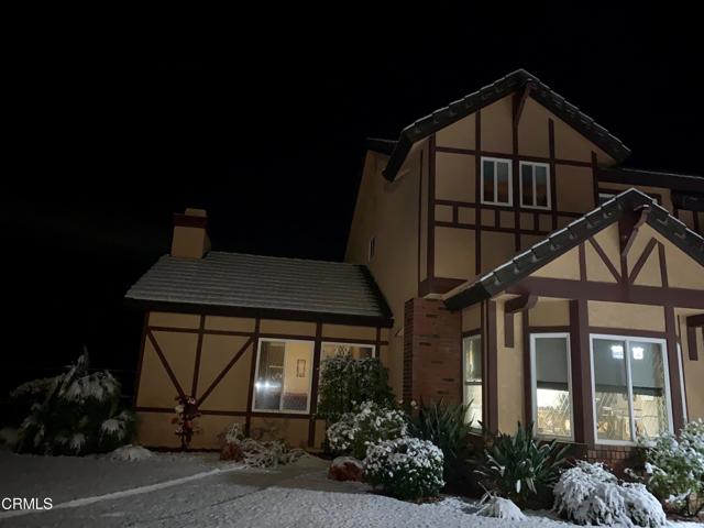 35135 Caprock Road, Santa Clarita CA: https://media.crmls.org/mediaz/4977a388-5672-4405-9b43-b8f692451ae7.jpg