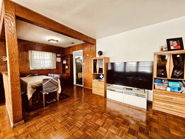 Detail Gallery Image 4 of 29 For 3333 Delta Ave, Long Beach,  CA 90810 - 4 Beds | 3 Baths