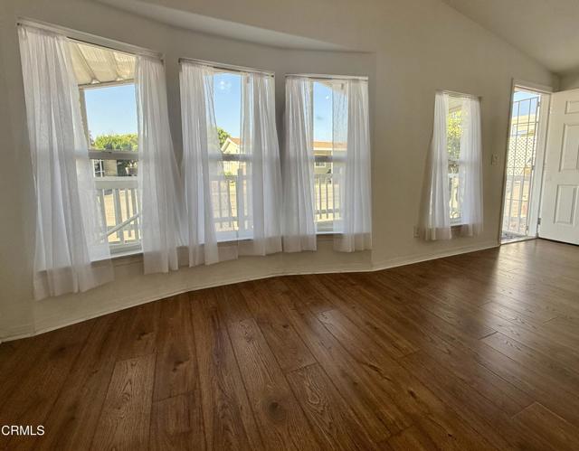 7 Wisteria Way, Ventura CA: https://media.crmls.org/mediaz/49784281-0112-4808-b77b-a5d8fa1ebd93.jpg