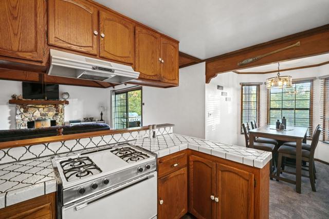 574 Lucerne Drive Drive, Big Bear CA: https://media.crmls.org/mediaz/49786035-efbe-41e7-b480-31852b3681a8.jpg