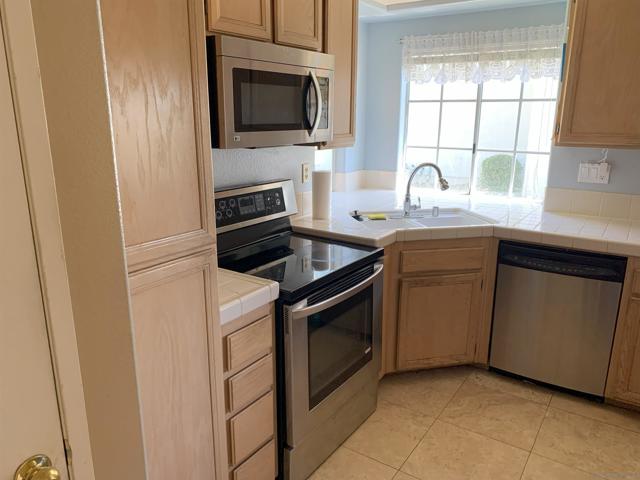 11762 Monte View Ct, El Cajon CA: https://media.crmls.org/mediaz/49789421-2919-43c2-832f-010b6bde1fc4.jpg