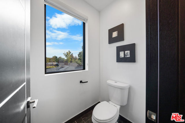 5812 Willis Avenue, Sherman Oaks CA: https://media.crmls.org/mediaz/4978b16a-0357-4819-81cc-414c055d58ac.jpg