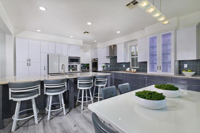 Detail Gallery Image 11 of 42 For 2266 Aventurine Place, Carlsbad,  CA 92009 - 4 Beds | 4 Baths